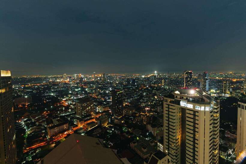 Bangkok: Enjoy Fine Thai Food with Panoramic Rooftop Views - Sky garden dining 52 floors up: what the setting really feels like
