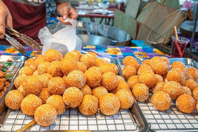 Bangkok Evening Food Tour by Tuktuk - Stop 4: Phra Nakhon brings Isan favorites to the table
