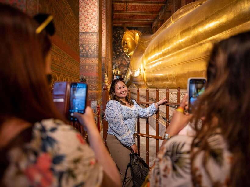 Bangkok: Evening Tour with Wat Arun, Wat Pho & Tuk Tuk Ride - Meeting at Tha Tian Pier: how the evening starts