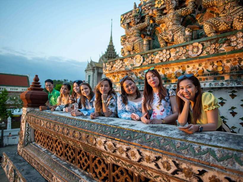 Bangkok: Evening Tour with Wat Arun, Wat Pho & Tuk Tuk Ride - The tuk-tuk ride to Yaowarat: short, fun, and slightly chaotic in a good way