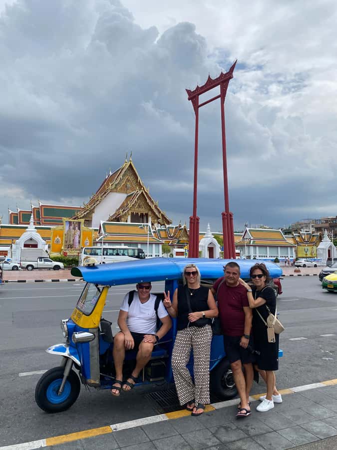 Bangkok: explore Wat Pho + tuk tuk sightseeing - Key photo stops: Phra Sumen Fort, Grand Palace, and Wat Suthat’s Giant Swing