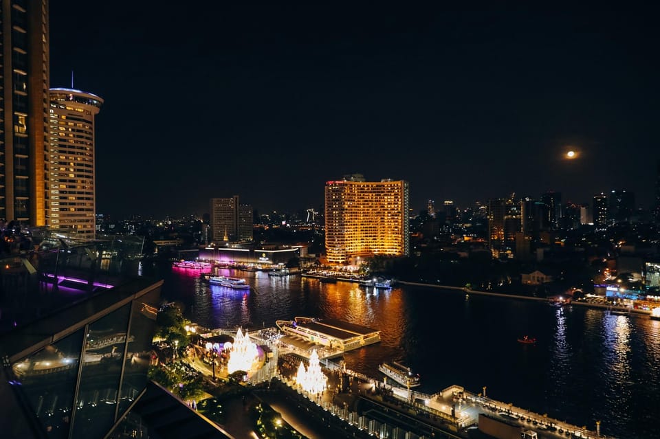 Bangkok: Fallabella River Front Iconsiam - Live DJ or music: adding energy to your river dinner