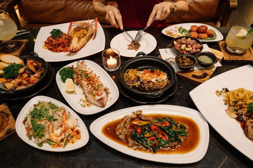 Bangkok: Fallabella River Front Iconsiam - The vibe: who this dining experience fits best