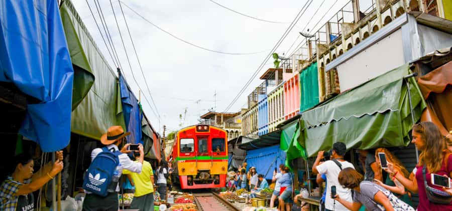 Bangkok: Floating & Maeklong Markets Tour by Private Charter - Pickup, Timing, and Finding Your Driver Without Stress