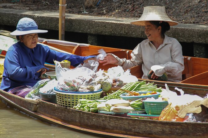 Bangkok: Floating Market and Train Tour with Guide in Spanish and English - The short transfer to Damnoen Saduak: don’t waste this time