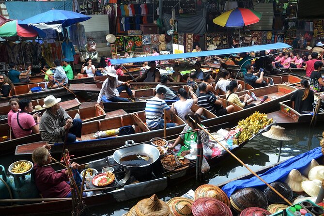 Bangkok: Floating Market and Train Tour with Guide in Spanish and English - Your guide can make or break the day