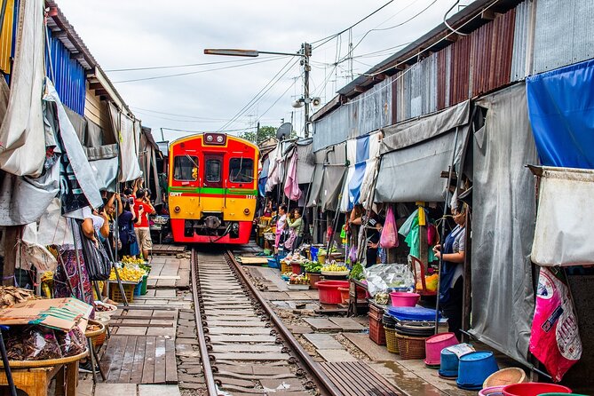 Bangkok: Floating Market and Train Tour with Guide in Spanish and English - Getting out of Bangkok: the ride to Mae Klong (and how to survive it)