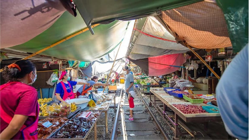 Bangkok: Floating Market, Phra Pathom Pagoda & Cafes Tour - So, should you book it?