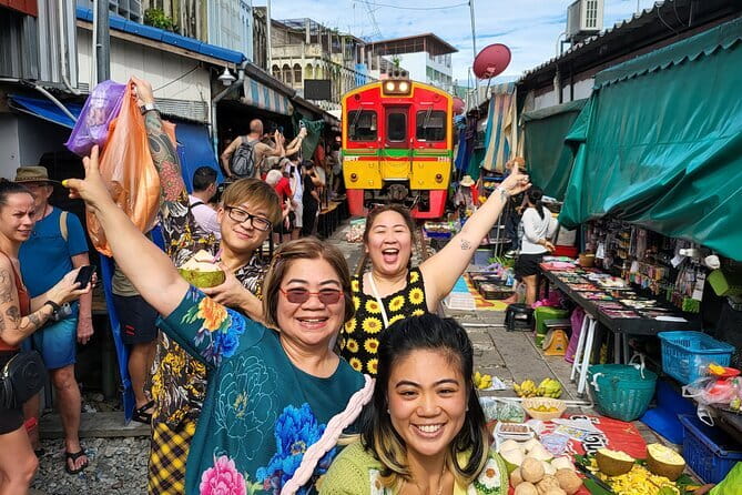 Bangkok: Floating Market & Train Market Discovery - Damnoen Saduak Floating Market: Iconic, Chaotic, and Fun if You Pace Yourself