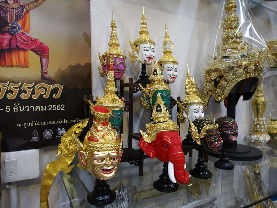 Bangkok: Full-Day Walking Tour Mini Group - Sampeng Market: Wholesale Trading That Explains Bangkok’s Supply Lines