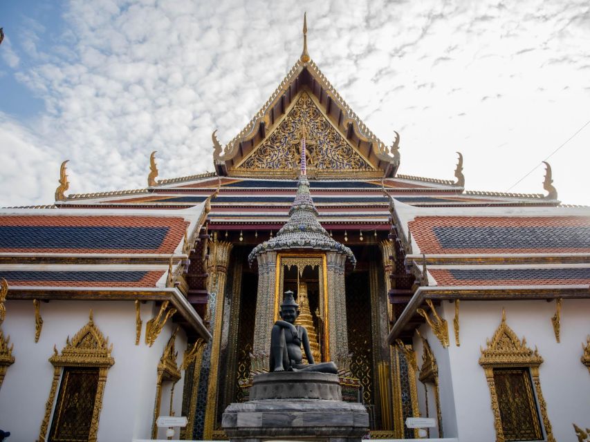 Bangkok: Grand Palace and Wat Arun Guided Walking Tour - Wat Arun: mosaics, chedi views, and respectful photo time