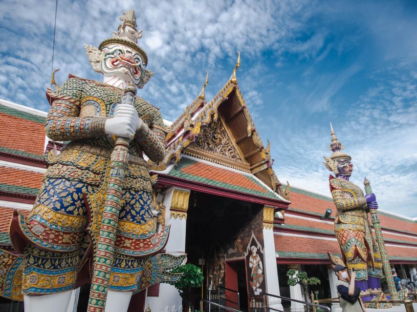 Bangkok: Grand Palace and Wat Arun Guided Walking Tour - Price and value: $18 plus entrance fees you must budget