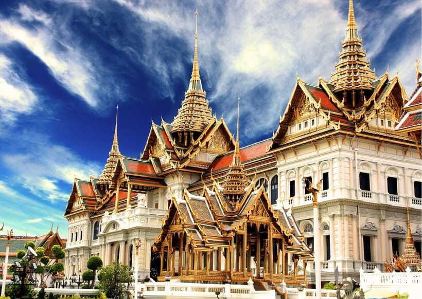 Bangkok: Grand Palace & Emerald Buddha Entry with Audioguide - The Audioguide on Mobile: Helpful When It Clicks