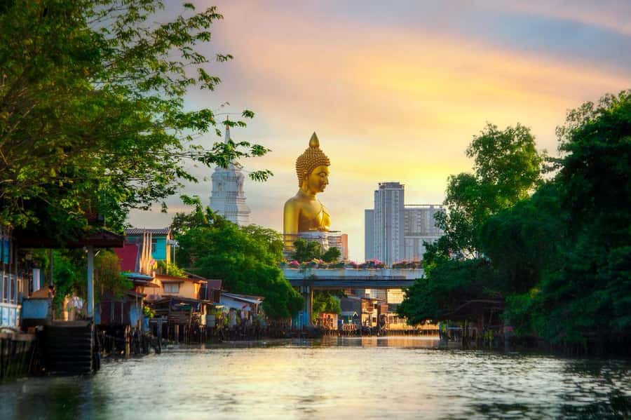 Bangkok: Grand Palace, Wat Arun & Giant Buddha Iconic Tour - Wat Arun: architecture you can actually enjoy in an hour