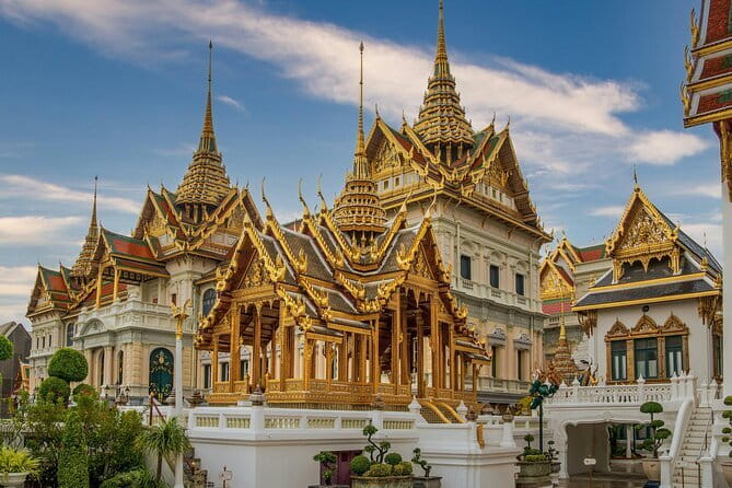 Bangkok: Grand Palace, Wat Pho and Chinatown Walking Tour - Wat Phra Kaew focus: the Emerald Buddha connection