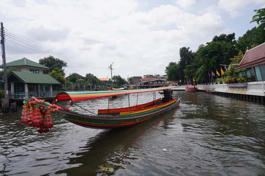 Bangkok: Grand Palace, Wat Pho & Long Tail Boat Tour - What to wear, pack, and avoid on temple days