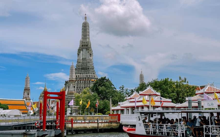 Bangkok: Grand Palace, Wat Pho, & Wat Arun Walking Tour - Lunch break: plan for real Bangkok eating time