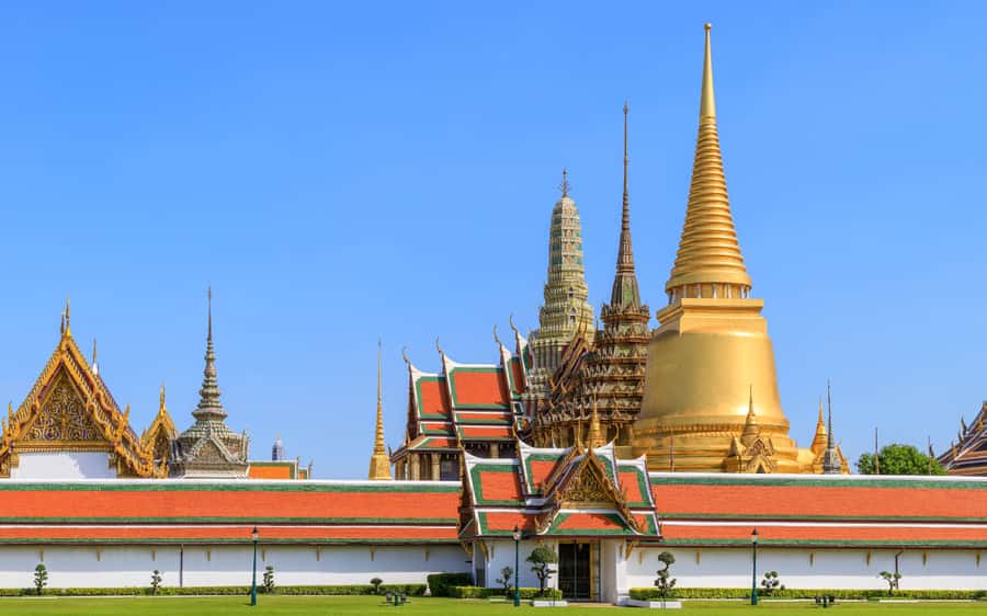 Bangkok: Grand Palace, Wat Pho, & Wat Arun Walking Tour - Tha Tian to the river shuttle: using the Chao Phraya as your sightseeing road
