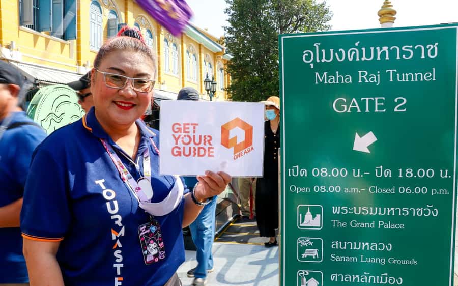 Bangkok: Grand Palace, Wat Pho, & Wat Arun Walking Tour - Pace, dress rules, and what to bring so you don’t hate the day
