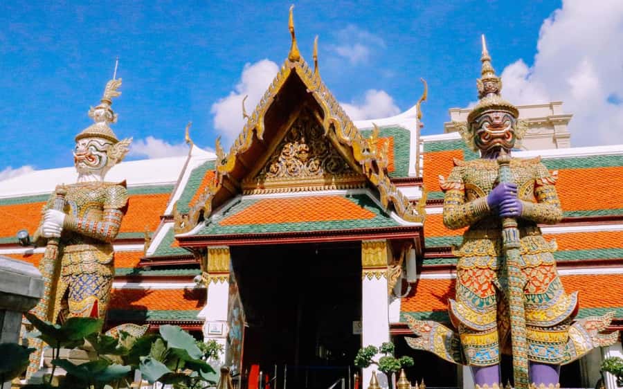 Bangkok: Grand Palace, Wat Pho, & Wat Arun Walking Tour - Wat Pho’s reclining Buddha: where worship and design meet