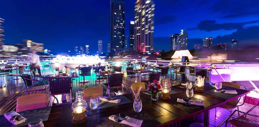 Bangkok: Grand Pearl Dinner Cruise with Hotel Transfer - The Candlelit Buffet: How the Food Fits the Occasion
