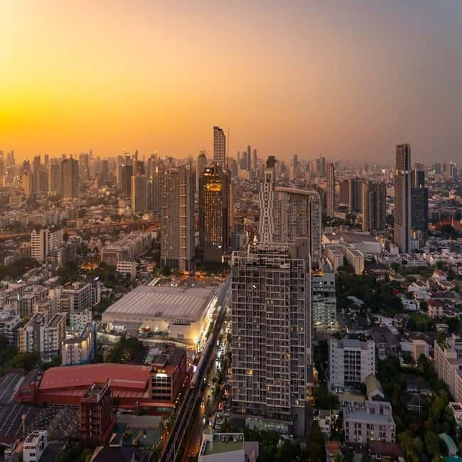 Bangkok: Gravity 87 Rooftop Lounge At Ramada Bangkok - Gravity 87 Rooftop Lounge at Ramada Sukhumvit 87: the setup