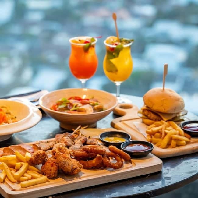 Bangkok: Gravity 87 Rooftop Lounge At Ramada Bangkok - Your 90 Minutes: how the rooftop experience usually plays out