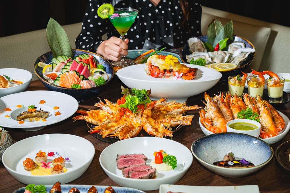 Bangkok: Great Harbour International Buffet - Drinks Included: Small Detail, Big Comfort