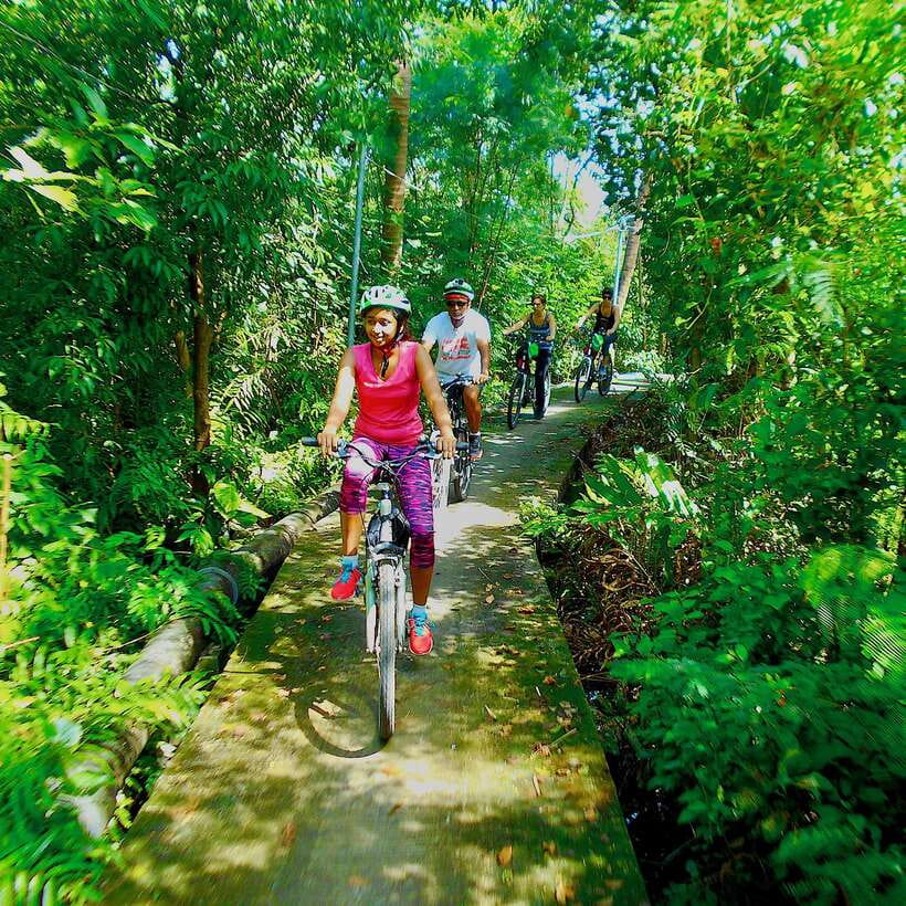 Bangkok green oasis guided bike tour with boat ride - Snacks at a Local Roadside Shop: Traditional Thai Bites, No Pretending