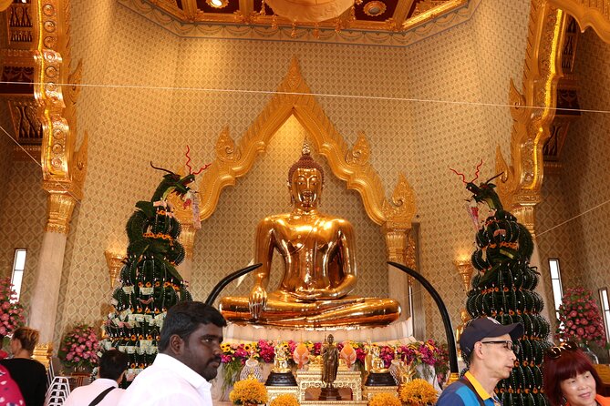 Bangkok Guided Temple Tour With Lunch Private - Stop 1: The Grand Palace and Emerald Buddha Start Strong