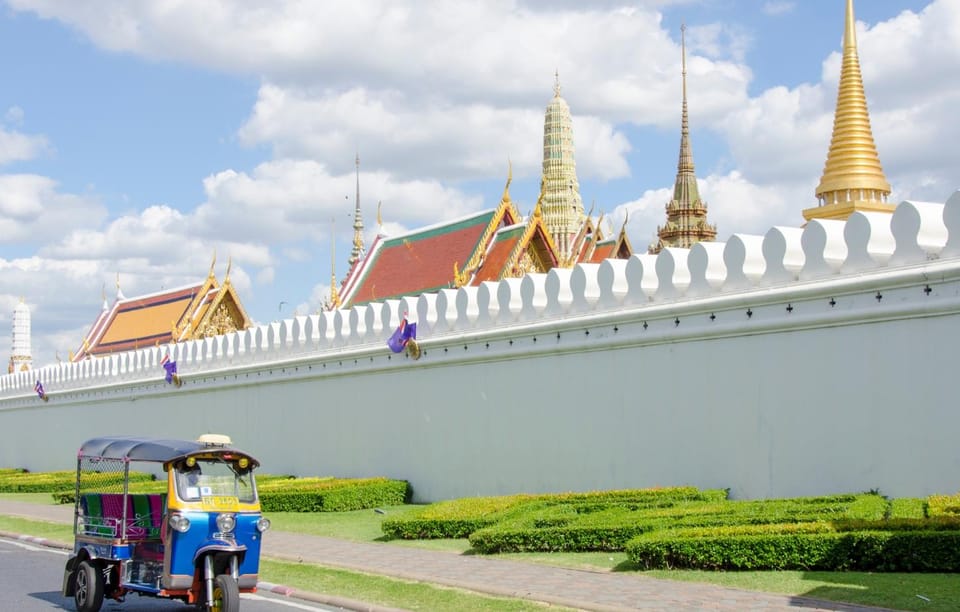 Bangkok: Guided Tour in a Typical Thai Tuk-Tuk - Wat Ratchanatdaram: the “wait, I’ve seen that before” stop