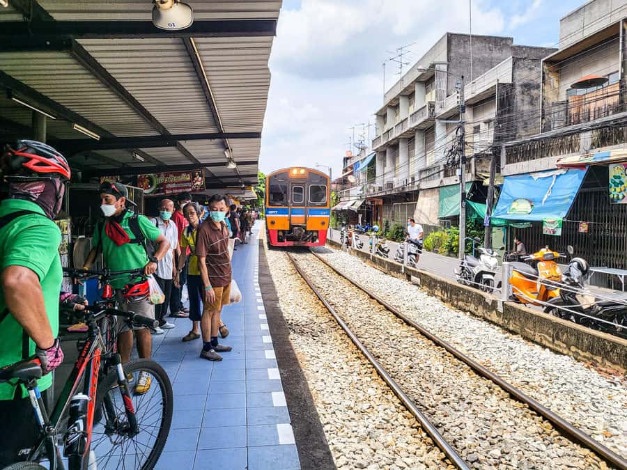 Bangkok: Half-Day Local Lives & Food Tour by Bike with Lunch - Lunch and snacks: a real break, not a token bite