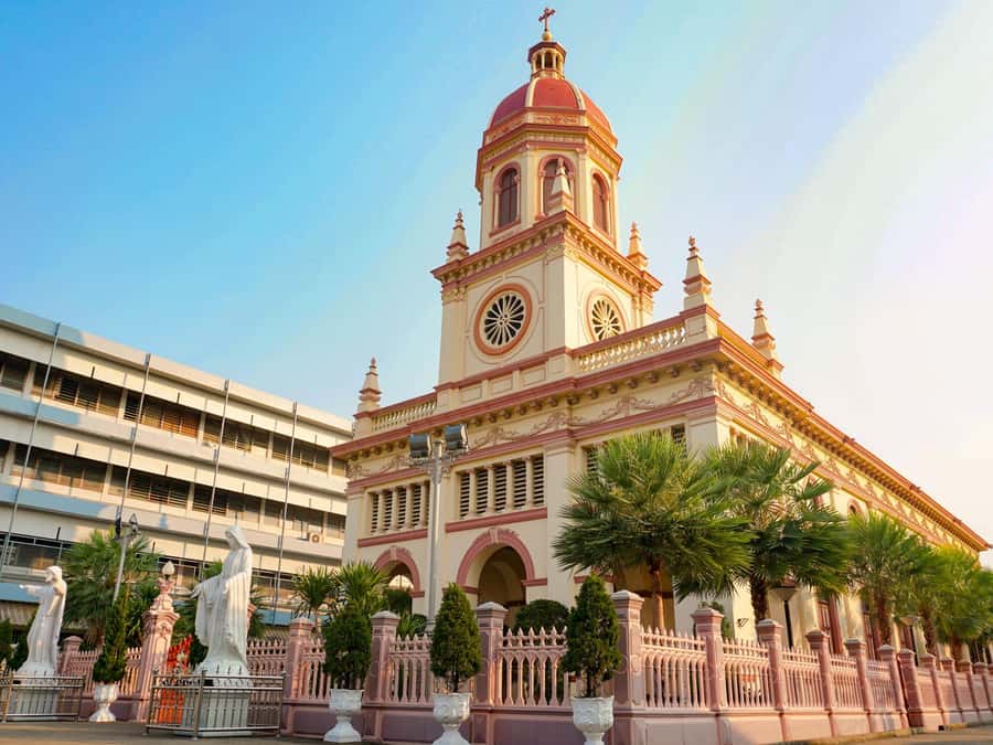 Bangkok: Half-Day Local Lives & Food Tour by Bike with Lunch - Santa Cruz Church and Thonburi streets: a tonal shift that refreshes your eyes