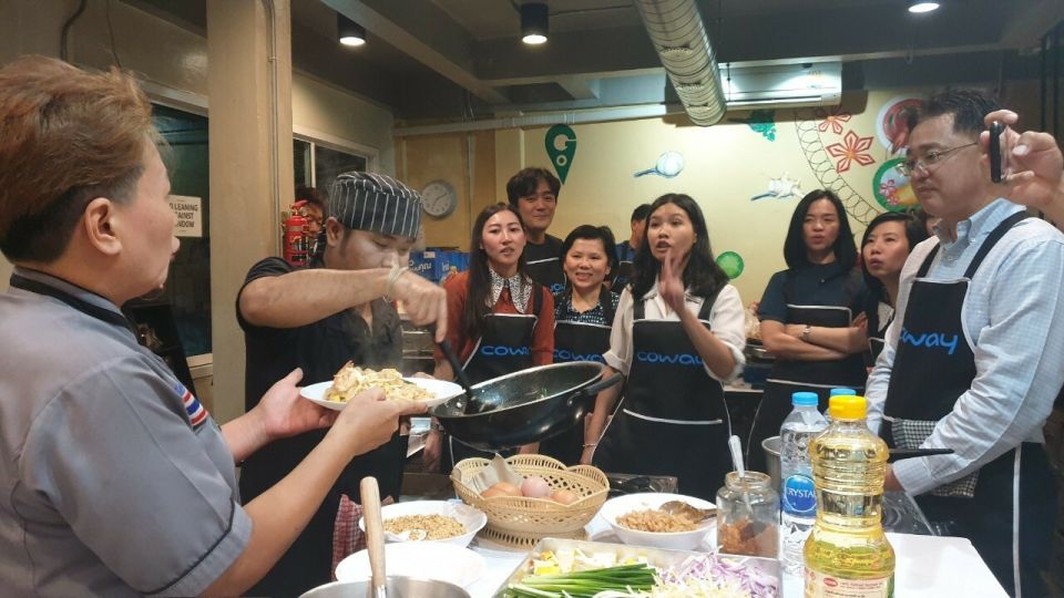 Bangkok: Half-Day Thai Cooking Class in Bangrak District - The market tour: learning Thai ingredients by seeing them