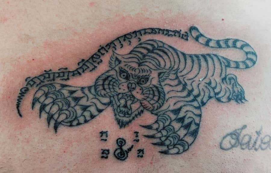 Bangkok: Hand-Poke Tattoo Guide at Wat Bang Phra & Blessing - Hand-poke Sak Yant at the temple: what the ritual-style tattooing feels like