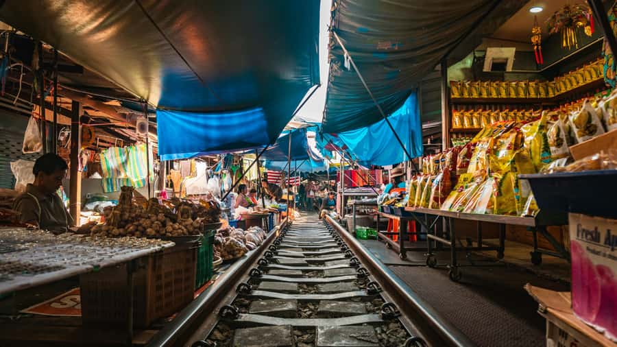 Bangkok highlight: Floating Market, Train Market & Ayutthaya - Maeklong Railway Market: watching the market react to the train