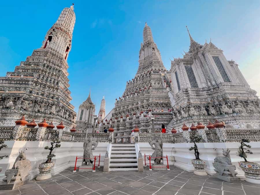Bangkok: Iconic Temples Private Tour - Ferry to Wat Arun: river views and the Temple of Dawn stupa effect