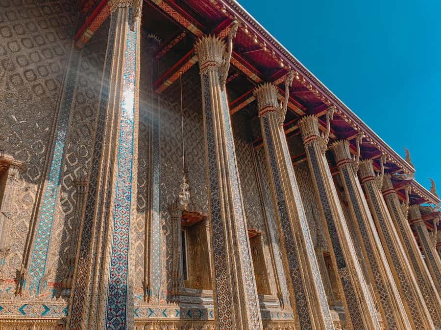 Bangkok: Iconic Temples Private Tour - Golden Place meet-up and how the route keeps you moving