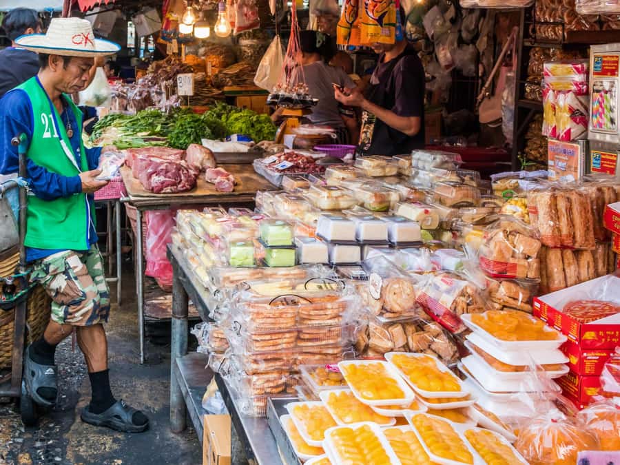 Bangkok: Khlong Toei Market & Bang Krachao Island Bike Tour - Low-impact details that actually matter: glass water and carbon offsets