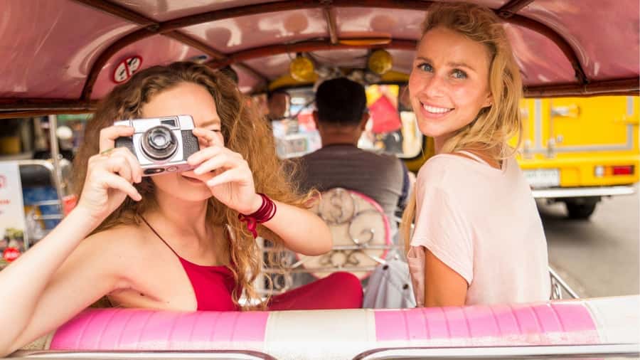 Bangkok: Lebua Sky Bar & China Town Street Food by Tuk Tuk - Yaowarat Road and Chinatown street food: how they pace the food part