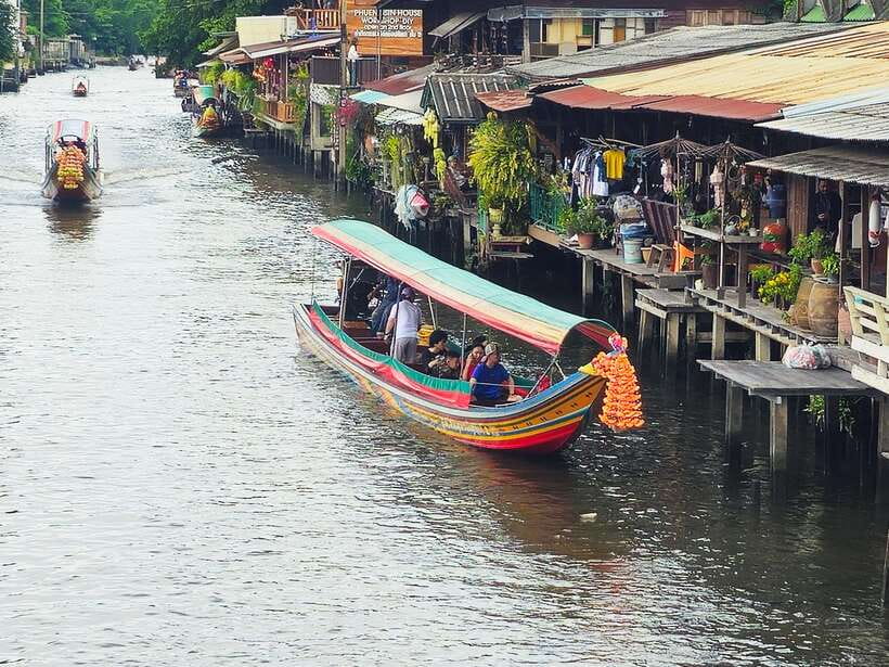 Bangkok Long Boat Canal a Big Buddha & Culture Markets Tour - The Wat Paknam pass and the boat rhythm