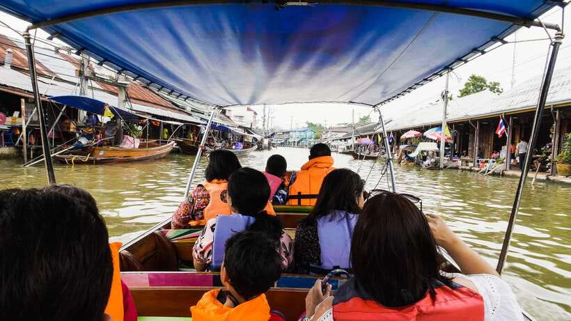 Bangkok: Maeklong Railway & Amphawa Floating Market Day Trip - How the Guide Makes or Breaks the Day