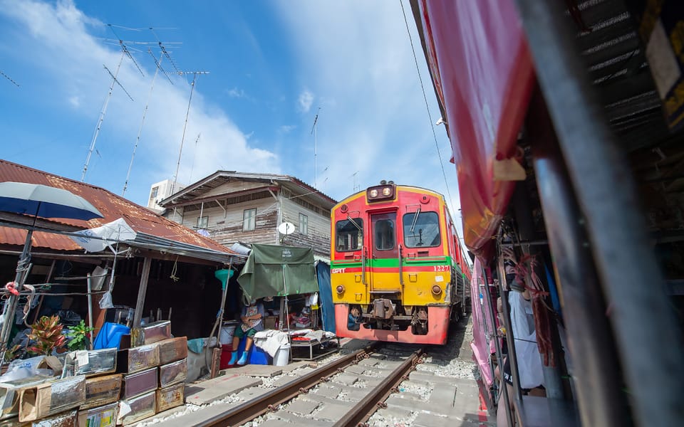 Bangkok: Maeklong Railway Market and Amphawa Floating Market - Key things to know before you go