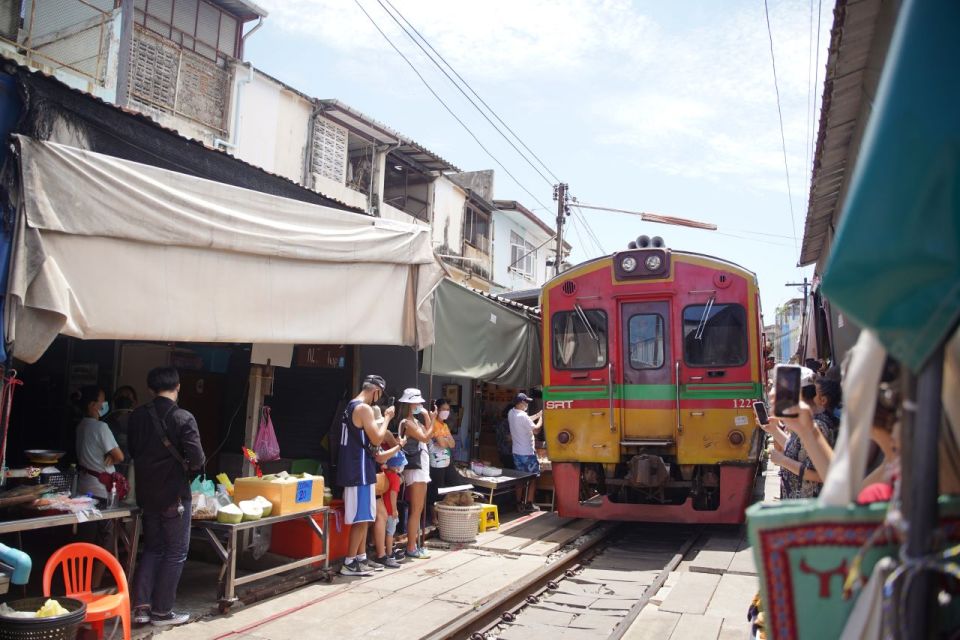 Bangkok: Maeklong Railway Market and Floating Market Tour - How the Floating Market boat ride changes the whole perspective