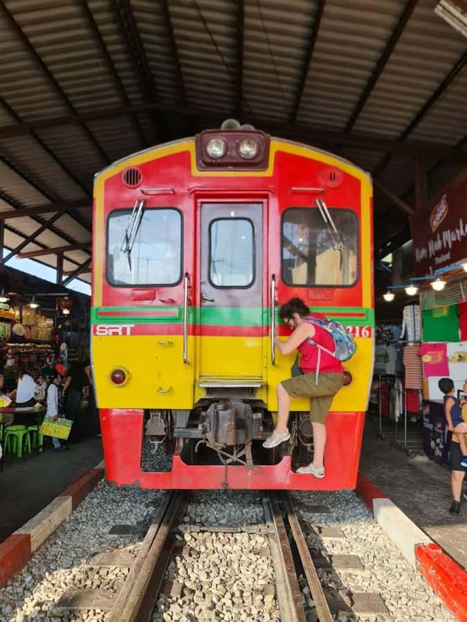 Bangkok: Maeklong Train Market & Floating Market Day Tour - Boat ride and upgrades: when extra water time is the best spending choice