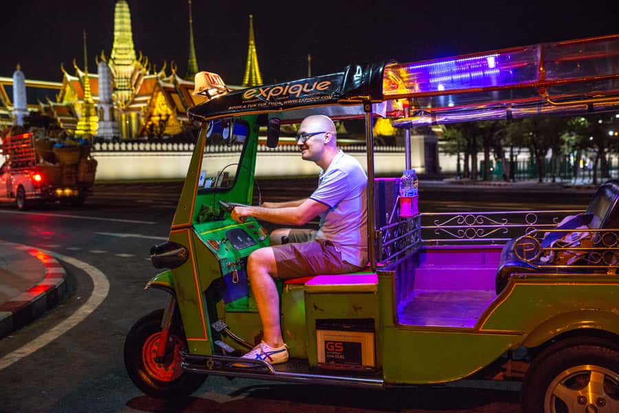 Bangkok: Markets, Temples and Food Night Tour by Tuk Tuk - The Food Plan: Pad Thai, Street Bites, and Vegetarian Options