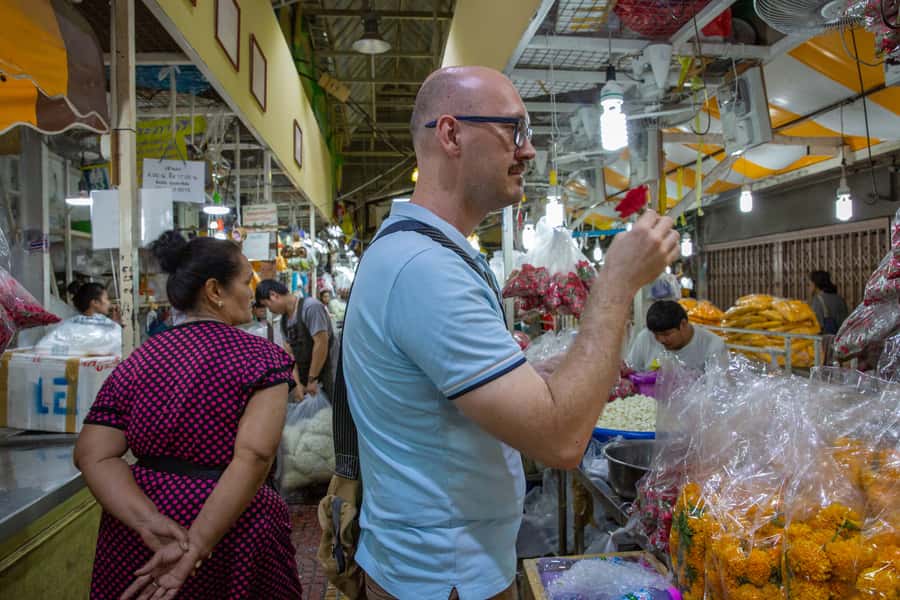 Bangkok: Markets, Temples and Food Night Tour by Tuk Tuk - Tuk Tuk Logistics: Fun Ride, Realistic Comfort
