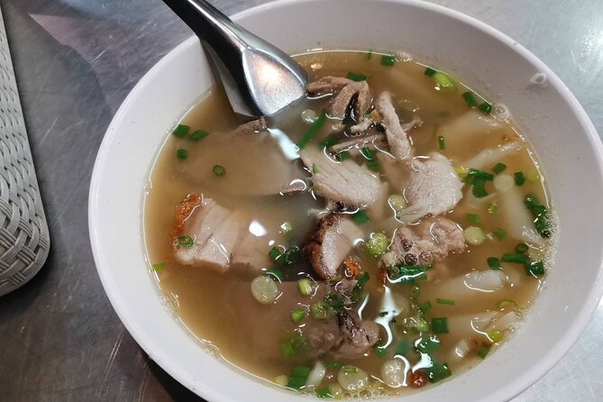 Bangkok: Michelin Guide Street Food Tour by Tuk Tuk - Entering Bangkok’s Night Market Mindset in Chinatown