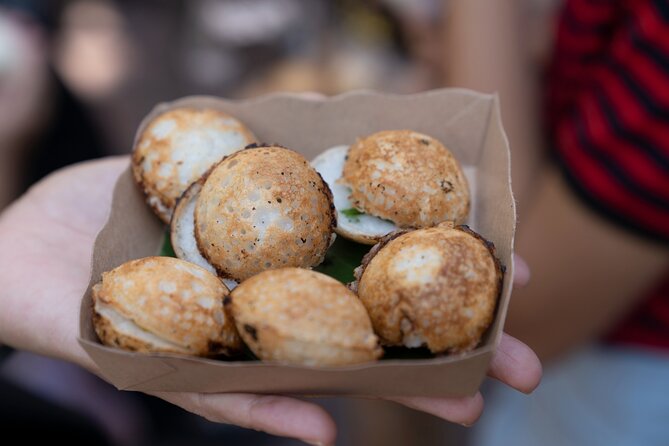 Bangkok: Michelin Street Eats by Tuk-Tuk Guided Food Tour - Saphan Khao Market: where the night-food browsing happens