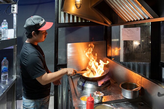 Bangkok: Michelin Street Eats by Tuk-Tuk Guided Food Tour - Dinso Rd pad thai at a Michelin Bib Gourmand listing